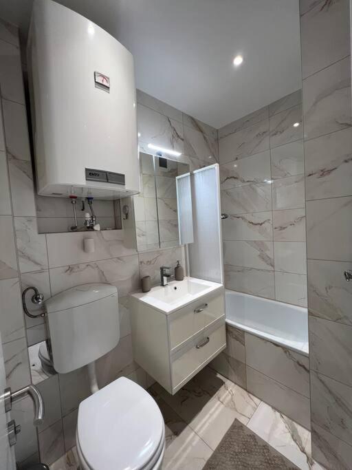 Neue Wohnung Neben Der Meduni Und Dem Lkh Graz Exterior photo